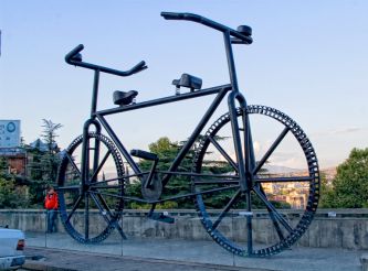 Памятник Велосипеду, Тбилиси
